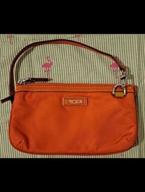 NWOT Tumi Voyageur Orange Nylon & Leather Casual Everyday Wristlet Clutch Purse